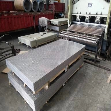 Lámina laminada en frío con pase de piel de bobina de 2 mm, grado de acero serie 400